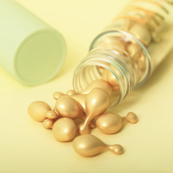 PIXI Vitamin-C CapsuleCare, NEW - Picture 3 of 9